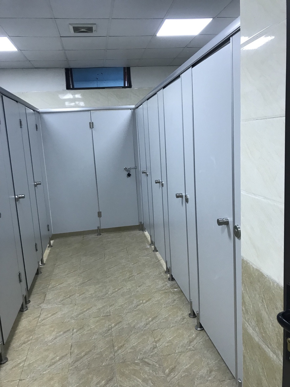 Vách ngăn compact HPL dày 12mm